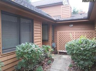7454 Mill Race Ln, Northfield, OH 44067