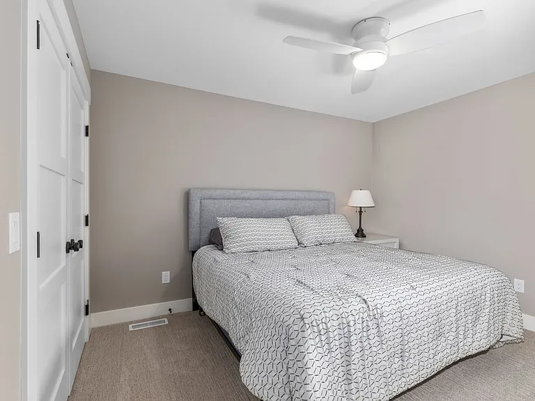 7002 Silver Lake Dr NE — Photo 20