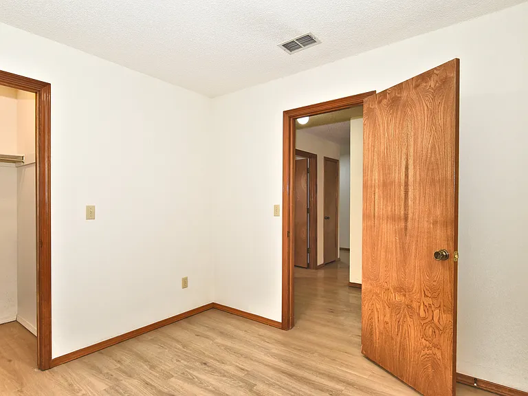2500 W Honolulu St — Photo 16