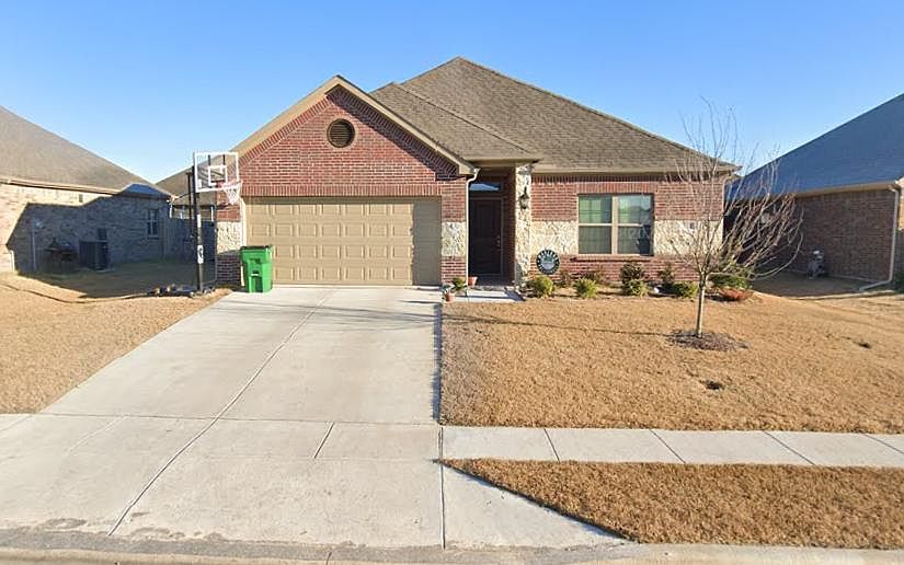 1st image of 711 Navasota Dr