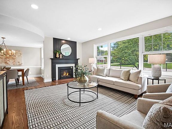 3rd image of 707 Applewood Dr