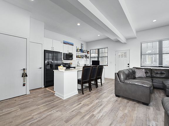 4th image of 2206 W 6th St #1