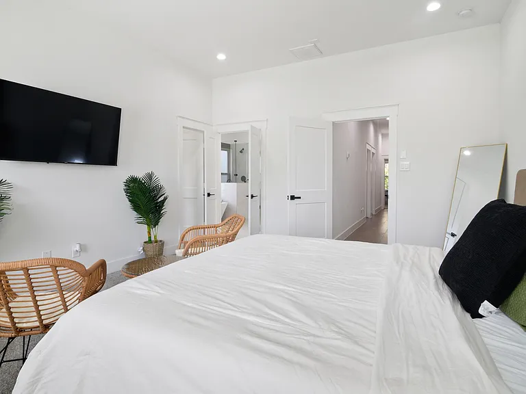 1704 Worms St — Photo 14