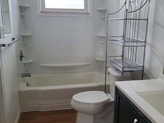 4th image of 1658 Dulong Ave