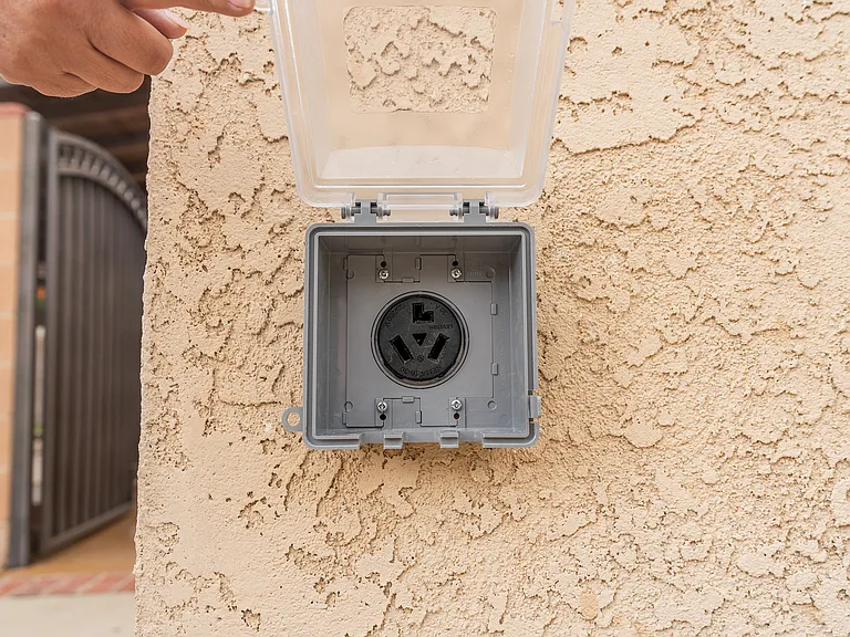 220 outlet in the driveway