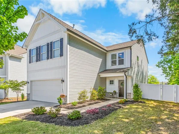 4020 Centerpiece Ct, High Point, NC 27265