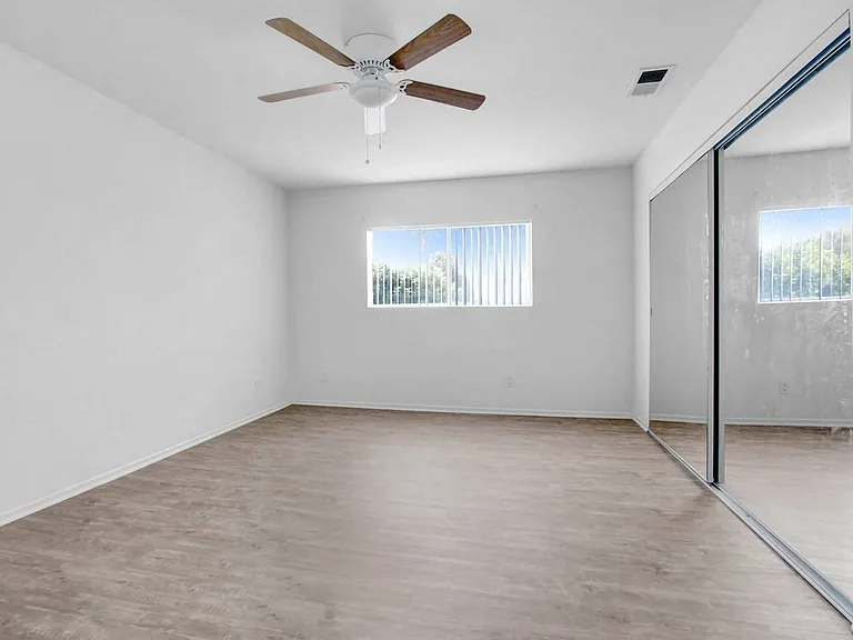 426 E Cedar Ave — Photo 21