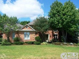 1837 Old Homestead Dr, Rochester Hills, MI 48306