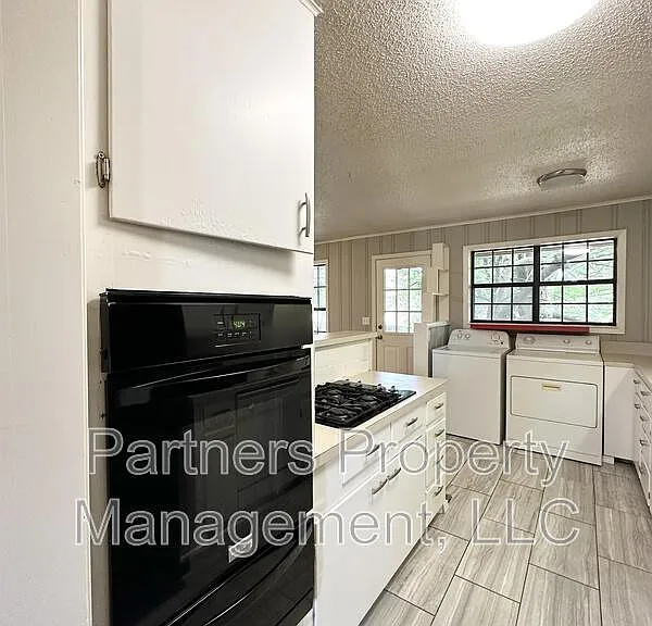 2201 W Deane St — Photo 7