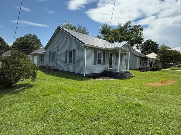 225 E Chestnut St, Puryear, TN 38251