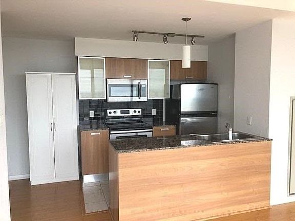 2nd image of 38 Grenville St #3503