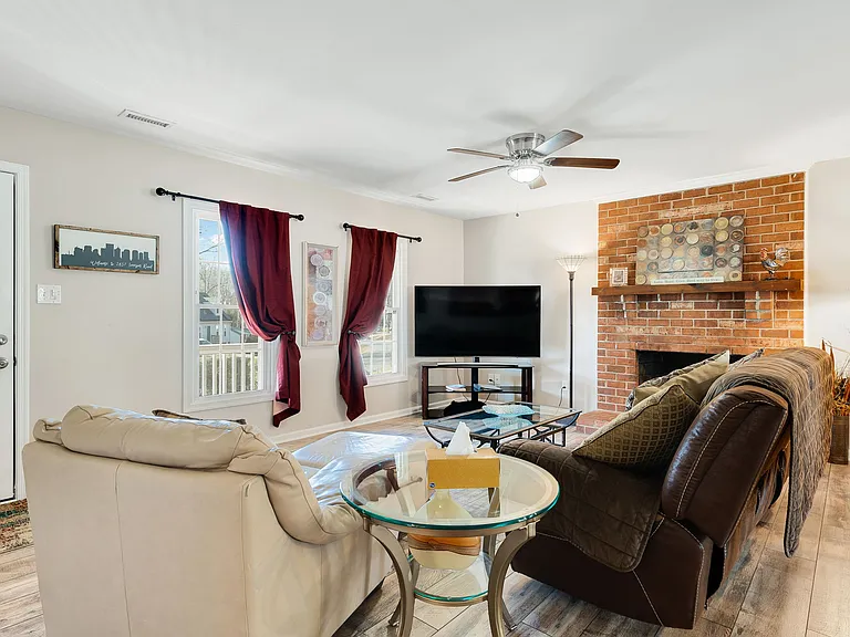 2857 Iverson Rd — Photo 2