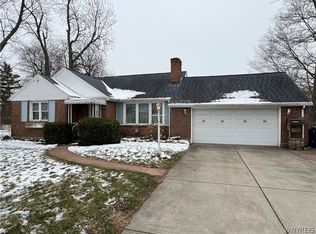 435 Maple Rd, Williamsville, NY 14221