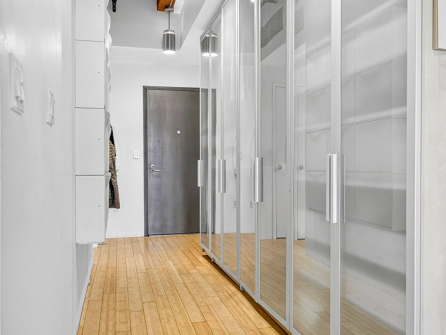 1 bed, 845 sqft, $3,750 — Photo 2