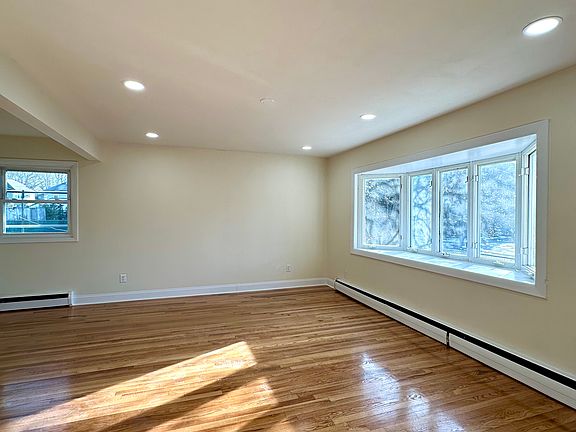3rd image of 217 Giffords Ln Floor 1
