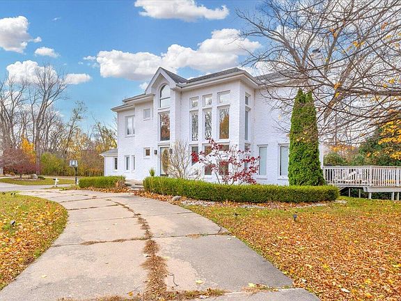 3rd image of 5871 Three Ponds Ct