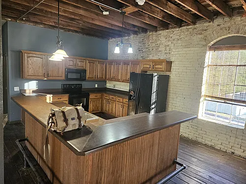 1303 W College St Photo 1