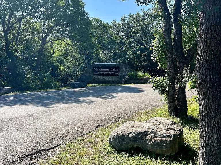 8901 Looksee Ln — Photo 20
