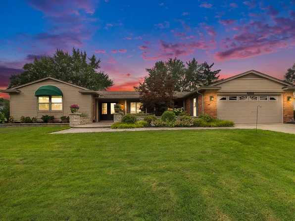 25847 Castlereigh Dr, Farmington Hills, MI 48336