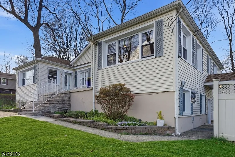 5 bed, 2.0 bath, $3,850 — Photo 2