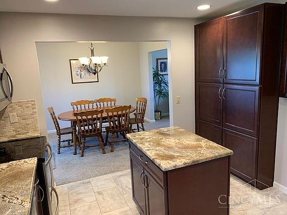 5th image of 7672 Cloverhill Ct