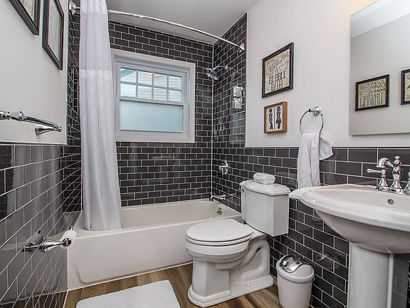 5th image of 1286 Dahlia Ln