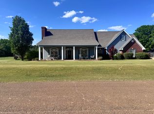 109 Crestview Cir, Columbus, MS 39702