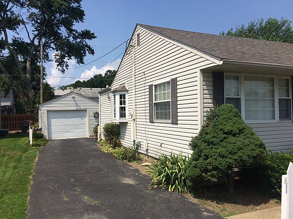 2nd image of 306 Longfellow St