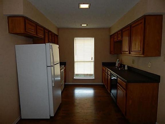 5th image of 2606 W Wentwood Dr