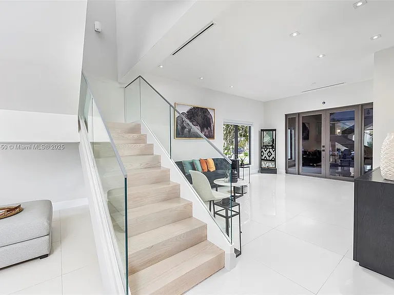 850 Washington St — Photo 15
