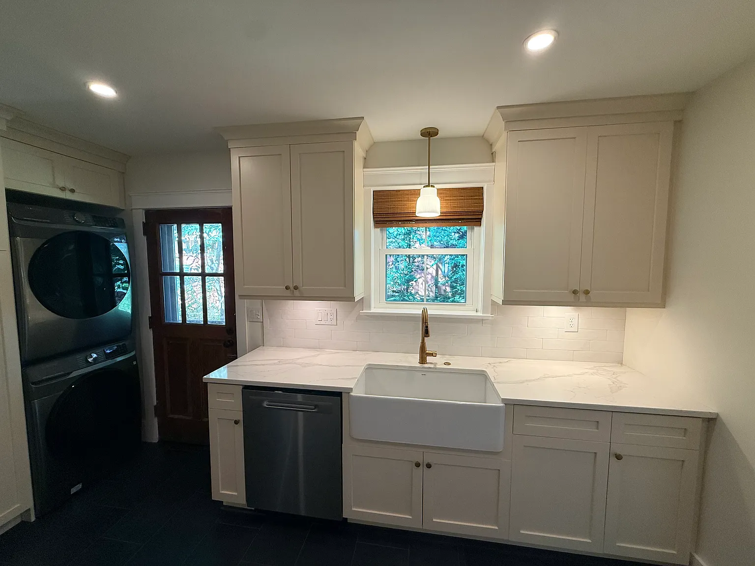 2 bed, 1050 sqft, $3,200 — Photo 3