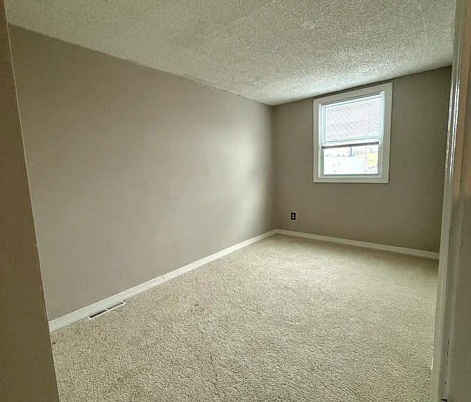 1074 N Academy Ave — Photo 34
