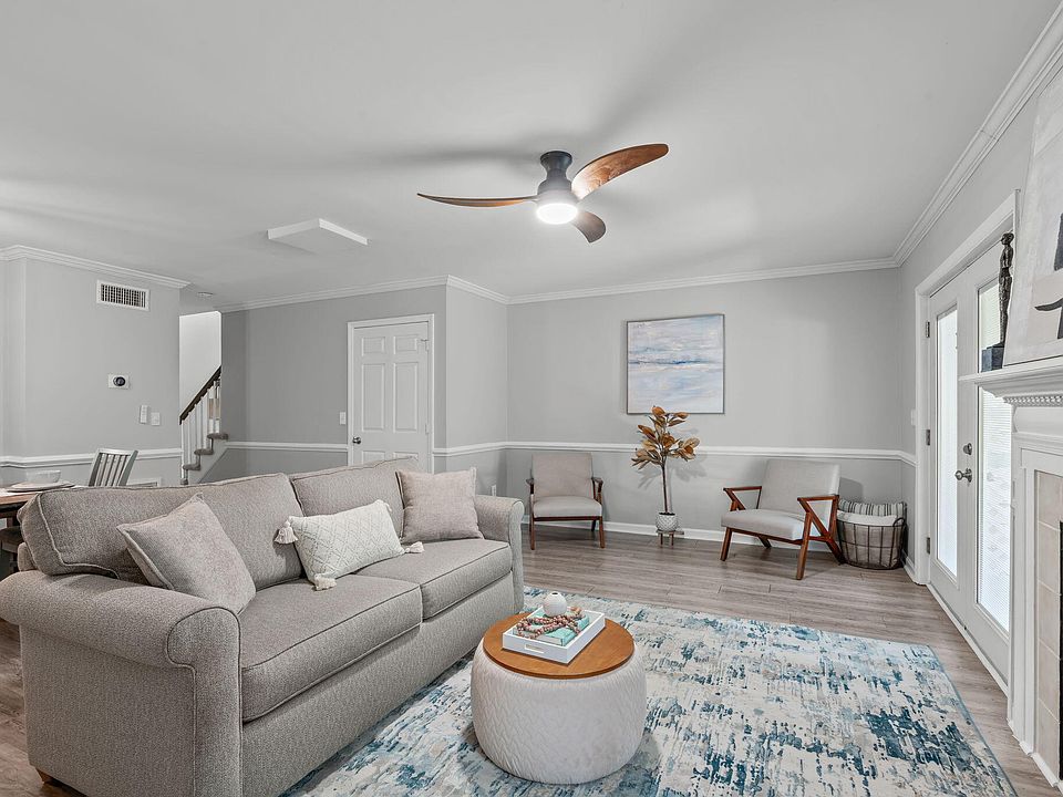 1st image of 203 Oak Hollow Ct