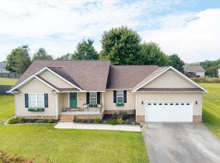 159 Rustling Oaks Dr, Sparta, TN 38583