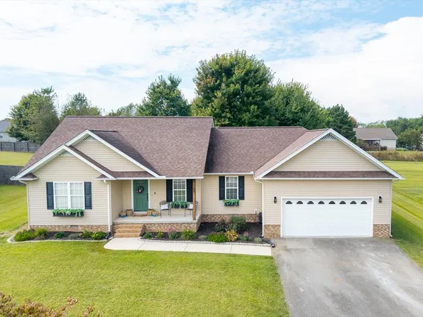 159 Rustling Oaks Dr, Sparta, TN 38583