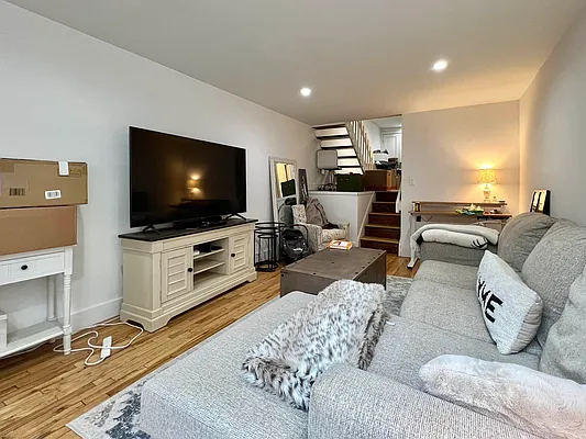 Rented by SERHANT. | media 12