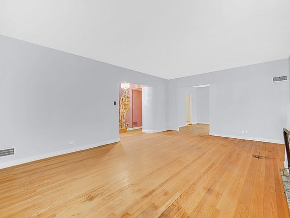5th image of 10122 S Bell Ave