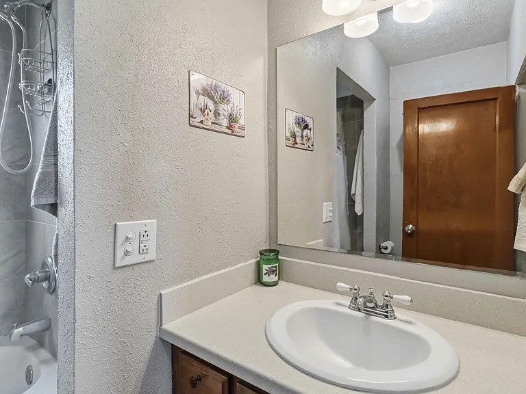 2625 W South Slope Rd — Photo 23