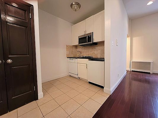 5th image of 159 W 95th St #2V