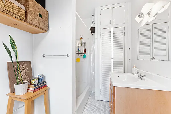 Rented by Ivey North LLC | media 9