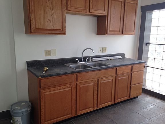 4th image of 831 E Mound St #833