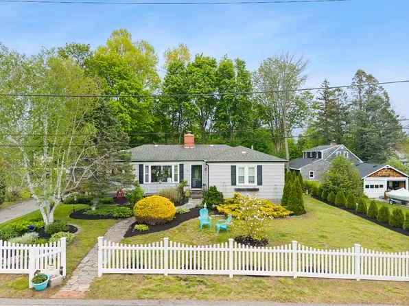 194 Grove Ave, Somerset, MA 02726