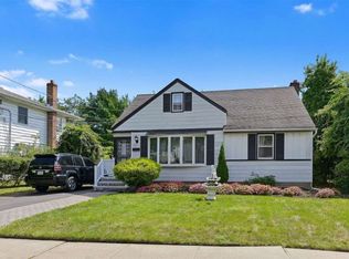 657 Winthrop Dr, Uniondale, NY 11553
