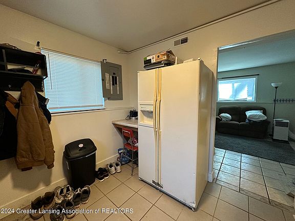 5th image of 595/597 Spartan Ave