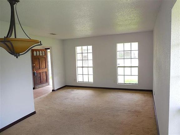 3rd image of 1608 Lancaster Dr
