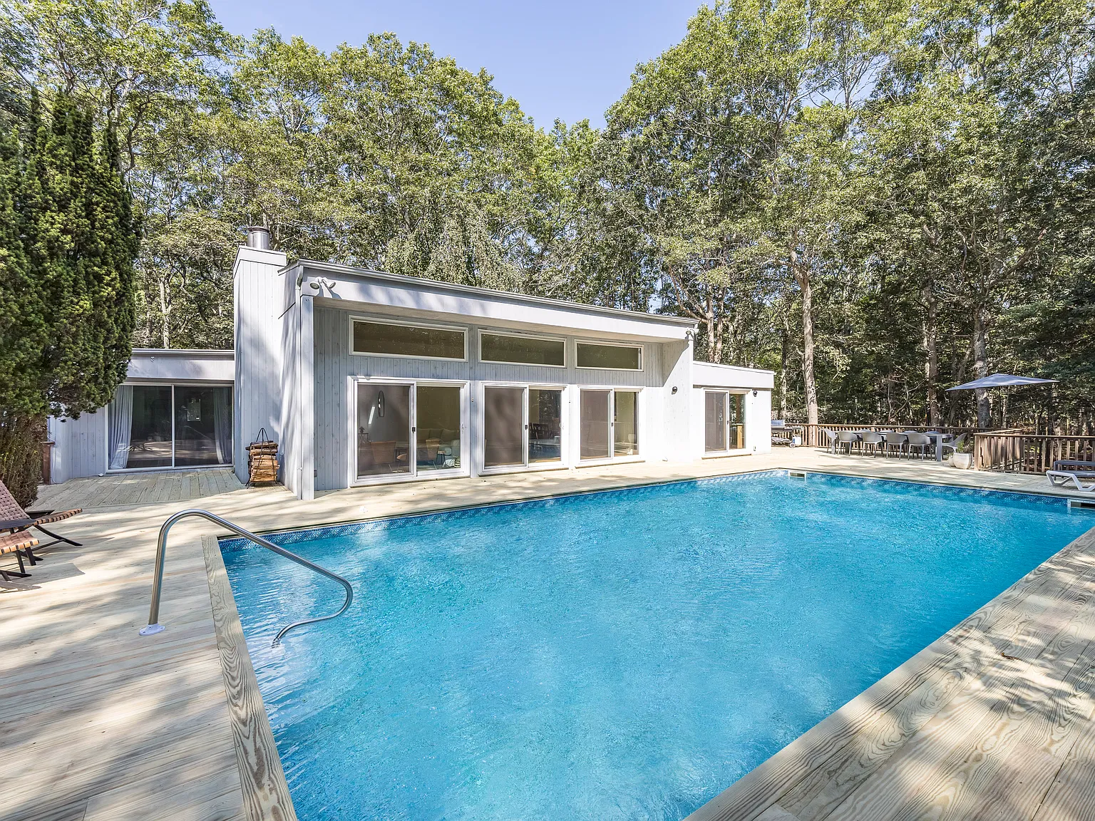 Immaculate and Private Modern Beach House Near the Harbor — Photo 3