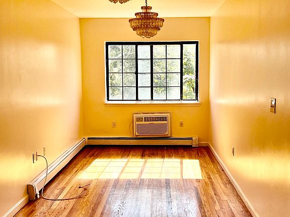 5th image of 722 E 217th St APT 4B