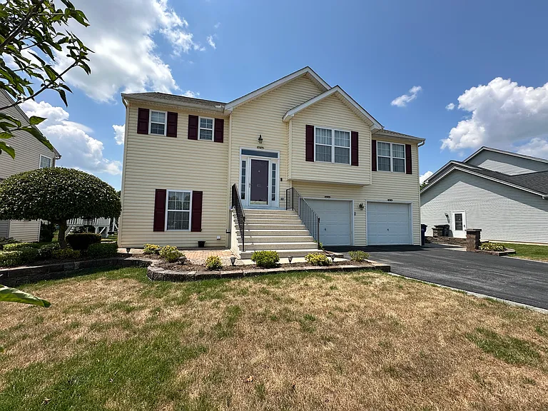 41 Springbrook Dr — Photo 1