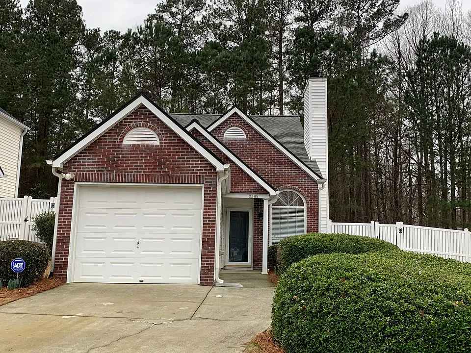 2395 Parkside Club Ln