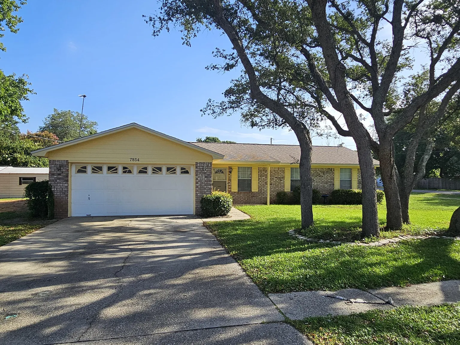 3 bed, 2.0 bath, 1606 sqft, $1,900 — Photo 3